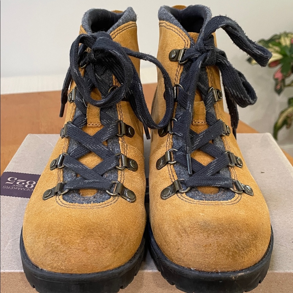 Clarks tan suede lace up boot with grey accents.